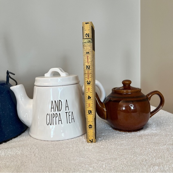 Quartet of Vintage Teapots and Tea Kettle - Picture 4 of 10